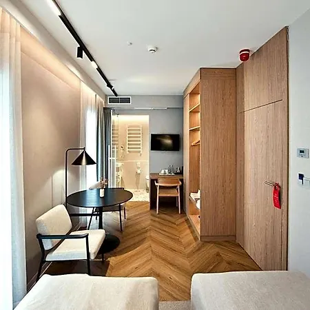 Molo Hotel 4*